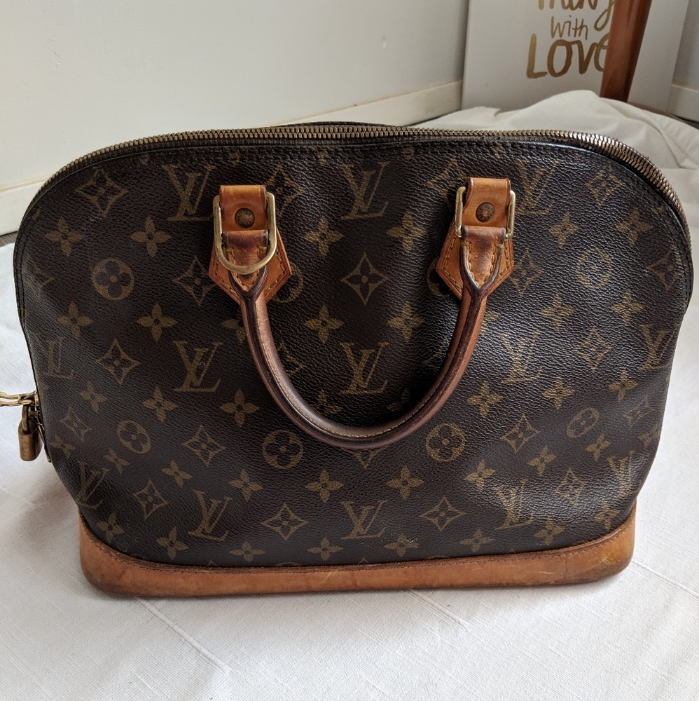Item: Louis Vuitton Bag. Stolen From My Property In San Antonio Texas - Picture 4 of 16